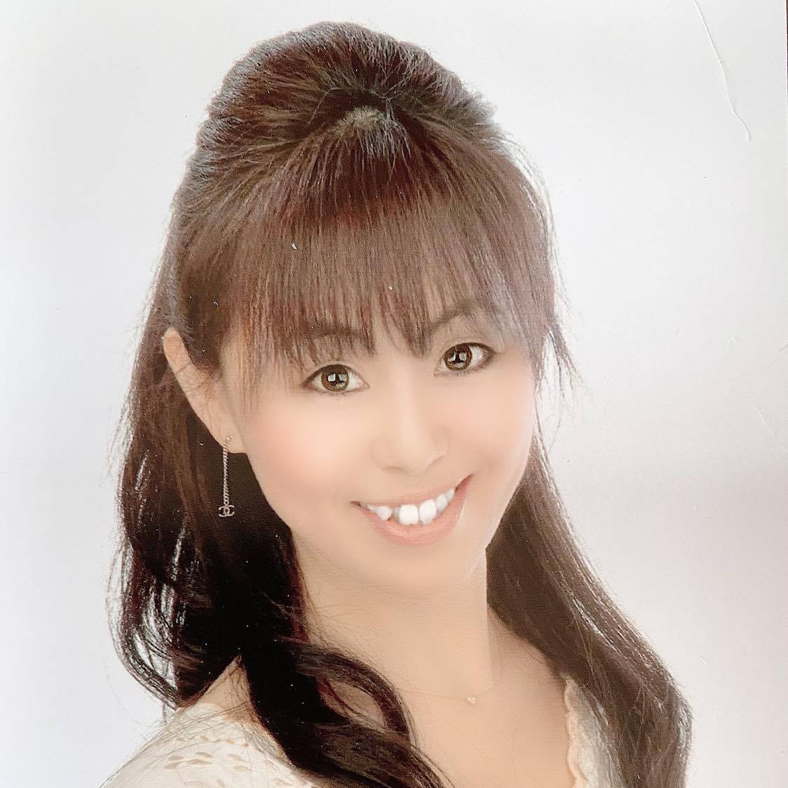 外山あずさ ネイルスクールヴィクトワール